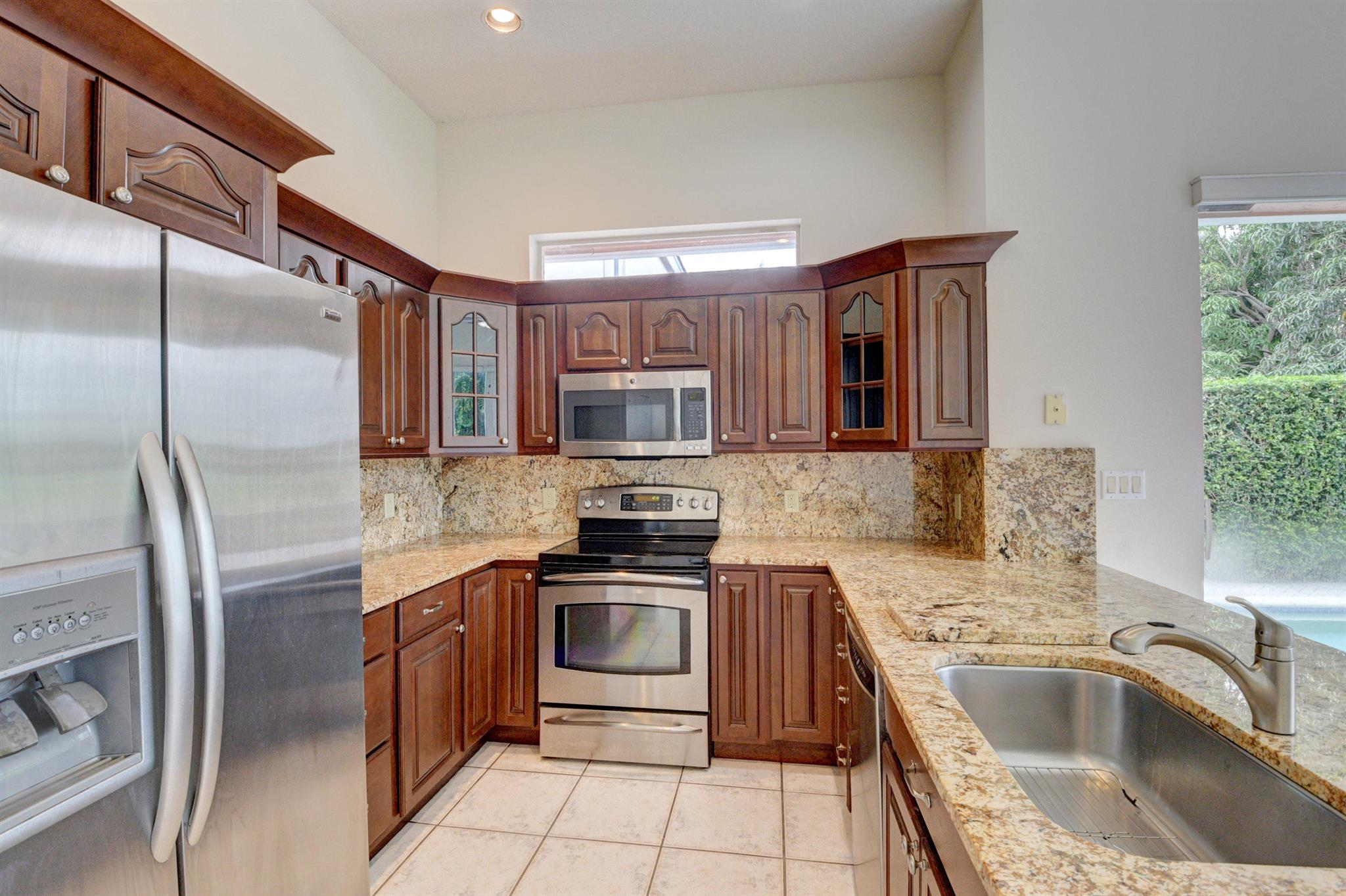 8291 Hampton Wood Drive, Boca Raton, FL, 33433/$720,000 2 8291 Hampton Wood Drive