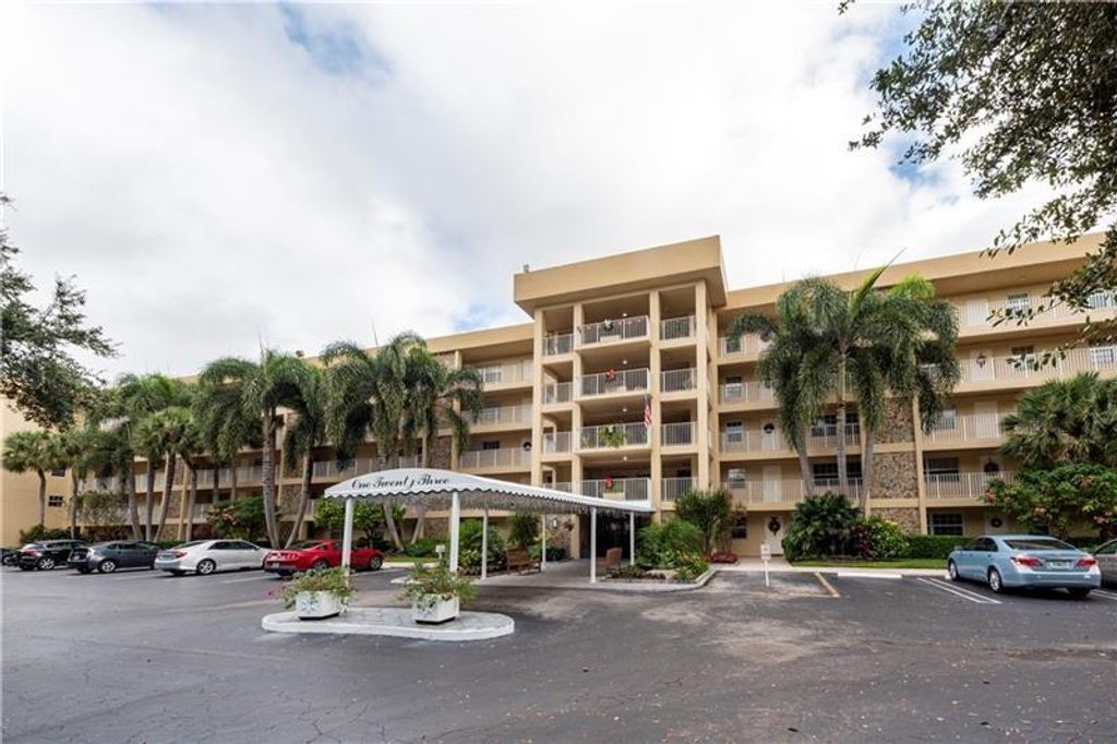 Photo of 804 Cypress Grove Ln #508, Pompano Beach, FL 33069 (MLS # F10283211)