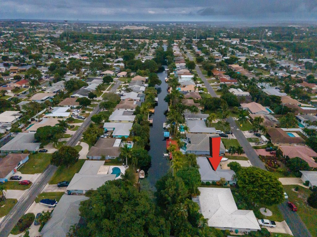 Photo of 1321 SW 27th Avenue, Boynton Beach, FL 33426 (MLS # R10762956)