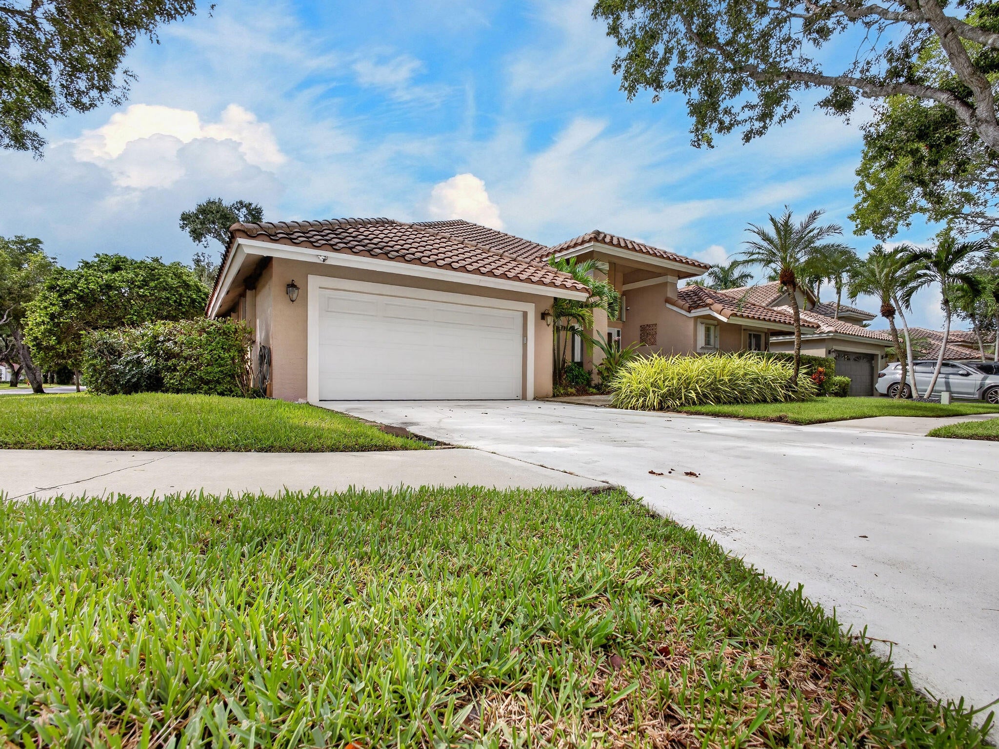 832 WATERVIEW Drive