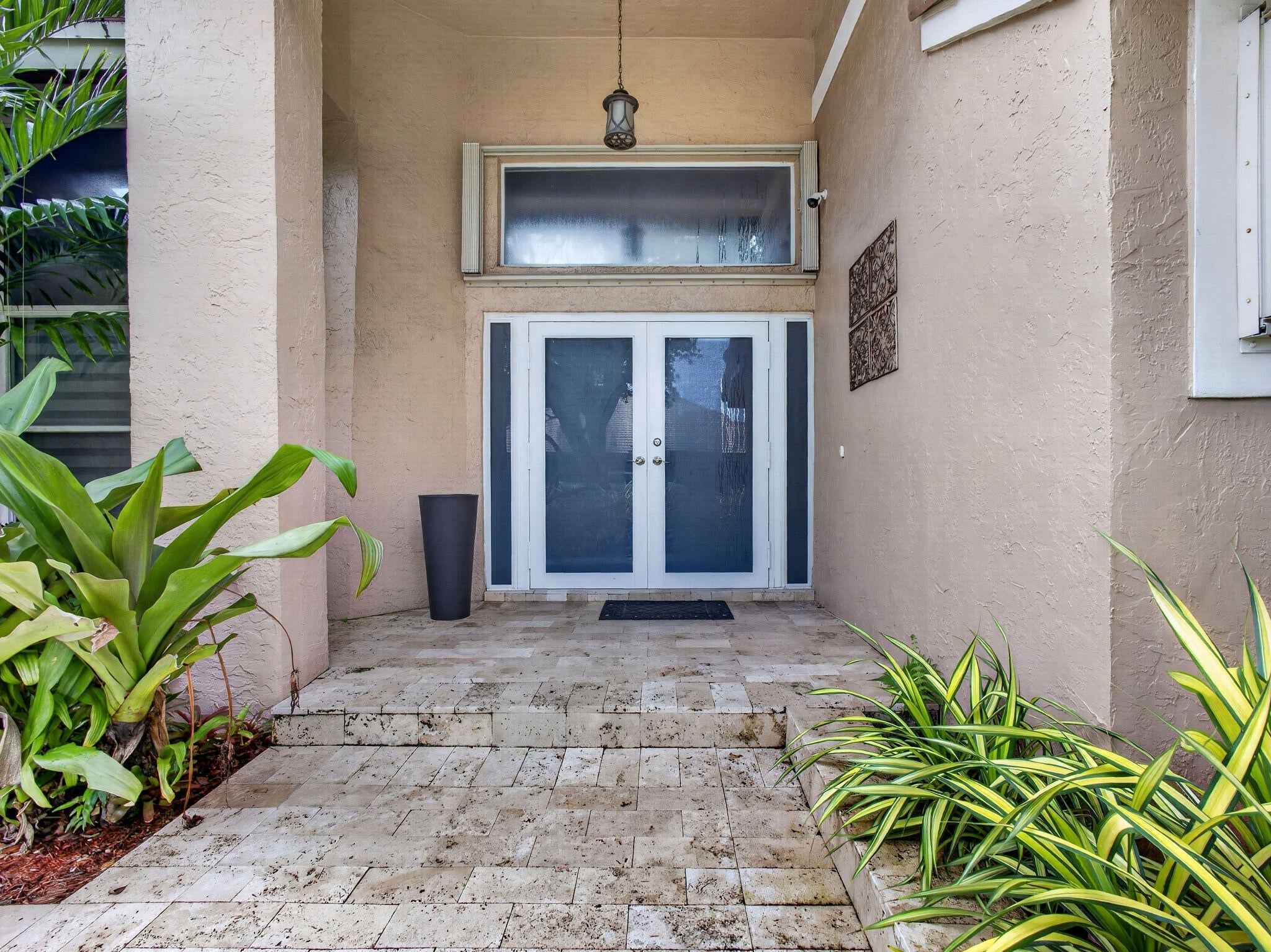832 WATERVIEW Drive