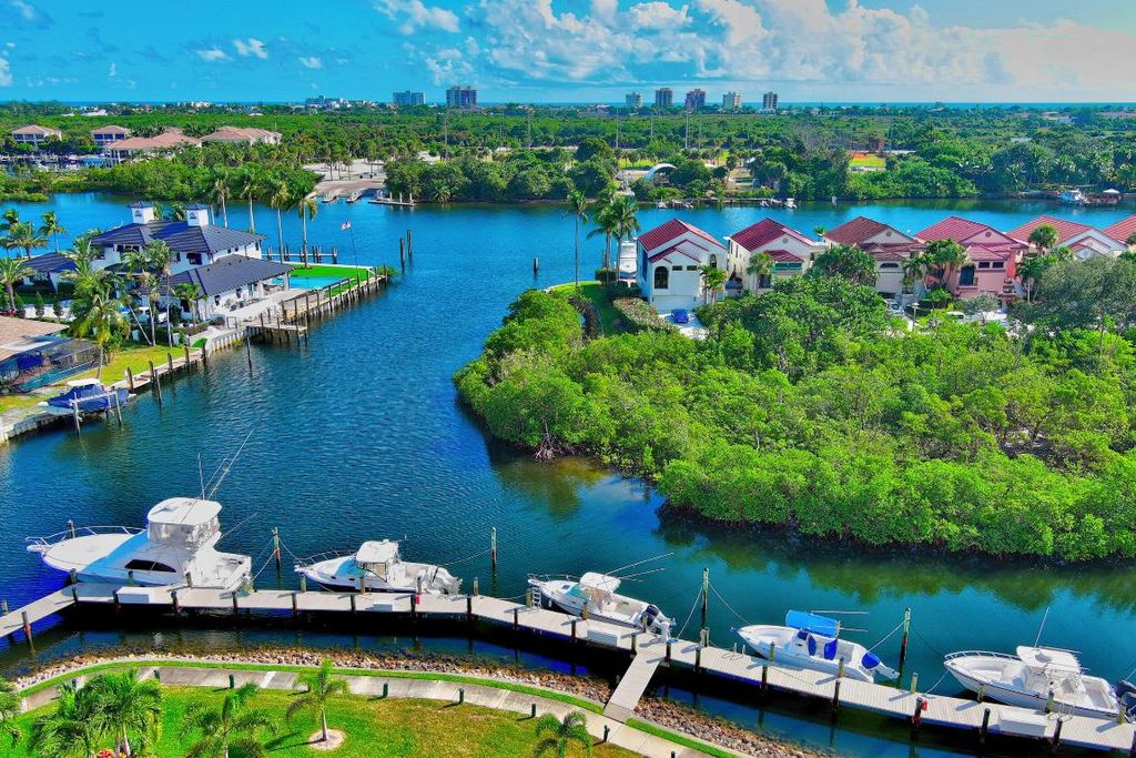 Photo of 2319 Treasure Isle Drive #52, Palm Beach Gardens, FL 33410 (MLS # R10935499)