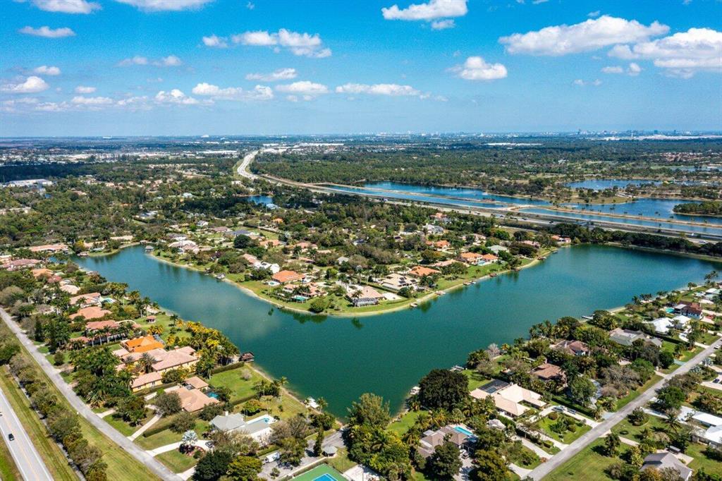 BANYAN LAKES - Residential