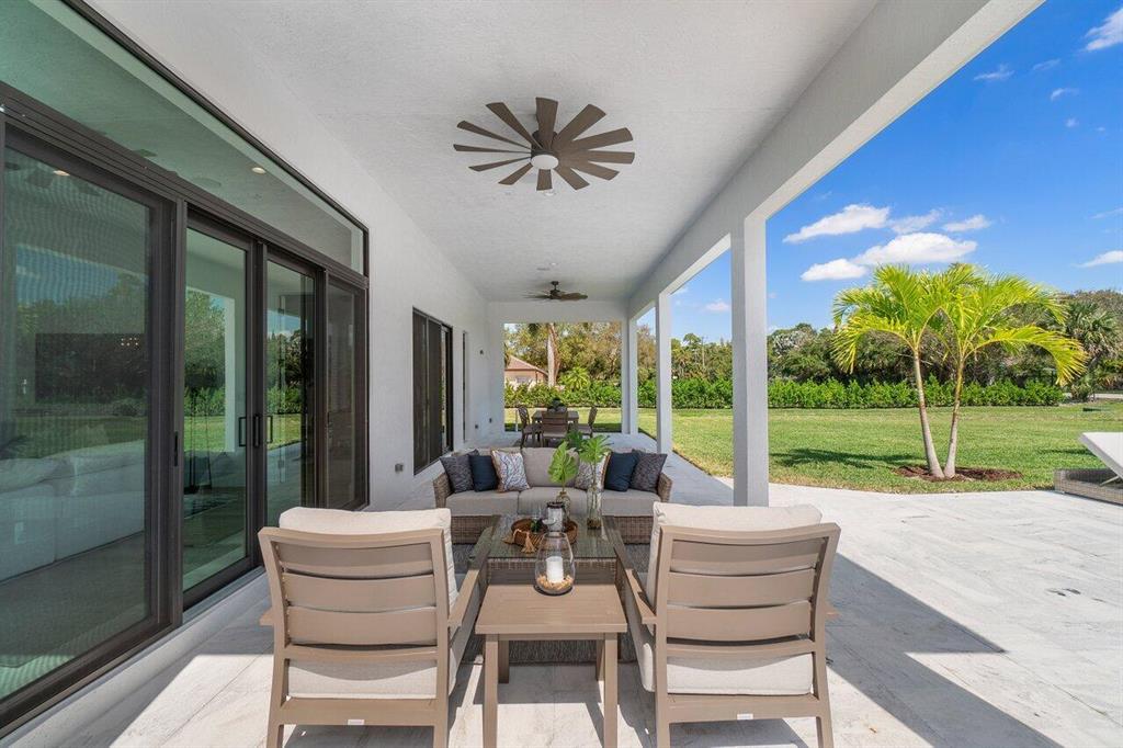 BANYAN LAKES - Residential