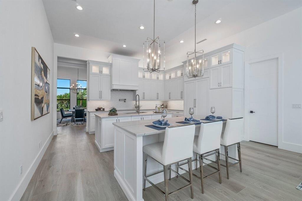 BANYAN LAKES - Residential