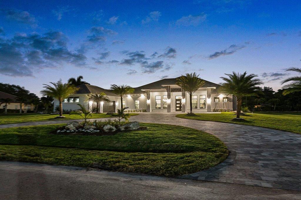 BANYAN LAKES - Residential