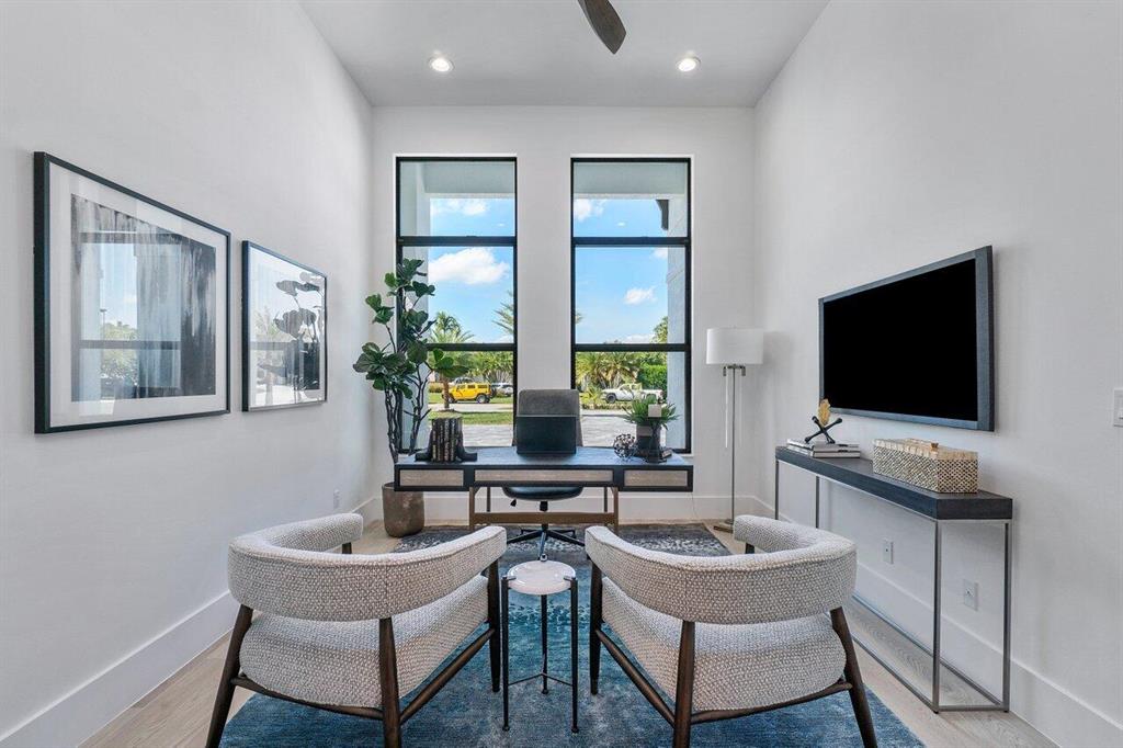 BANYAN LAKES - Residential