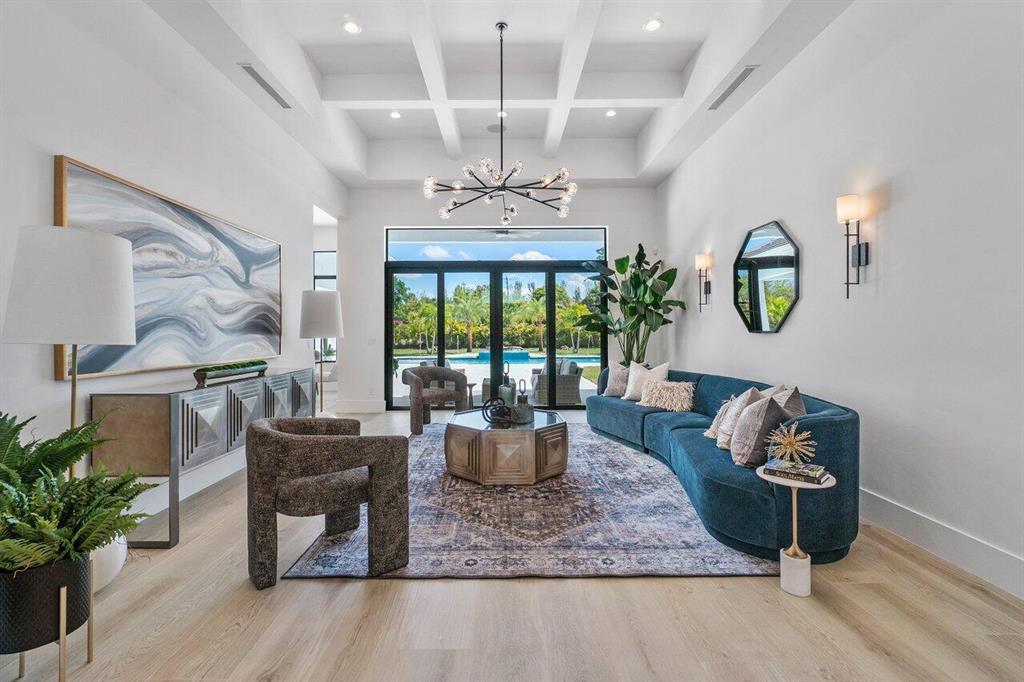 BANYAN LAKES - Residential