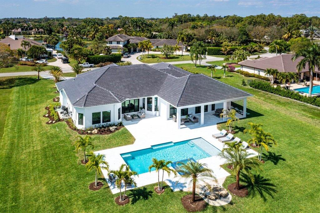 BANYAN LAKES - Residential