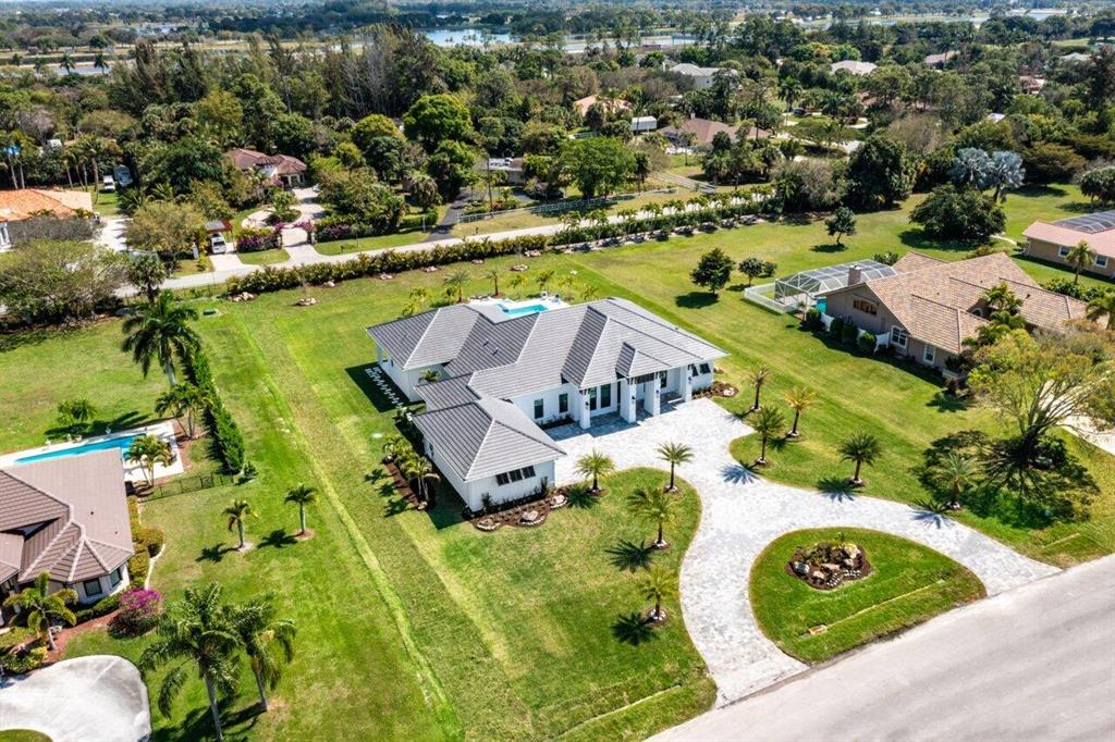 BANYAN LAKES - Residential