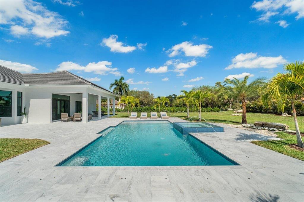 BANYAN LAKES - Residential