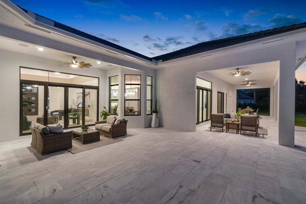 BANYAN LAKES - Residential