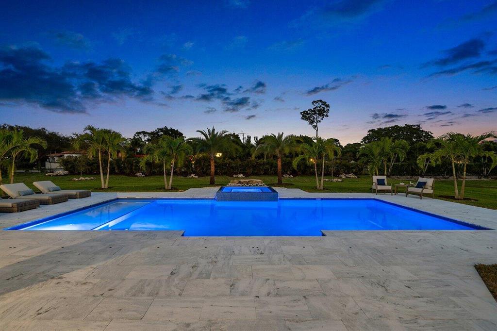 BANYAN LAKES - Residential