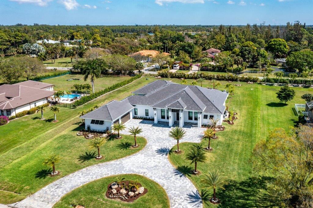 BANYAN LAKES - Residential