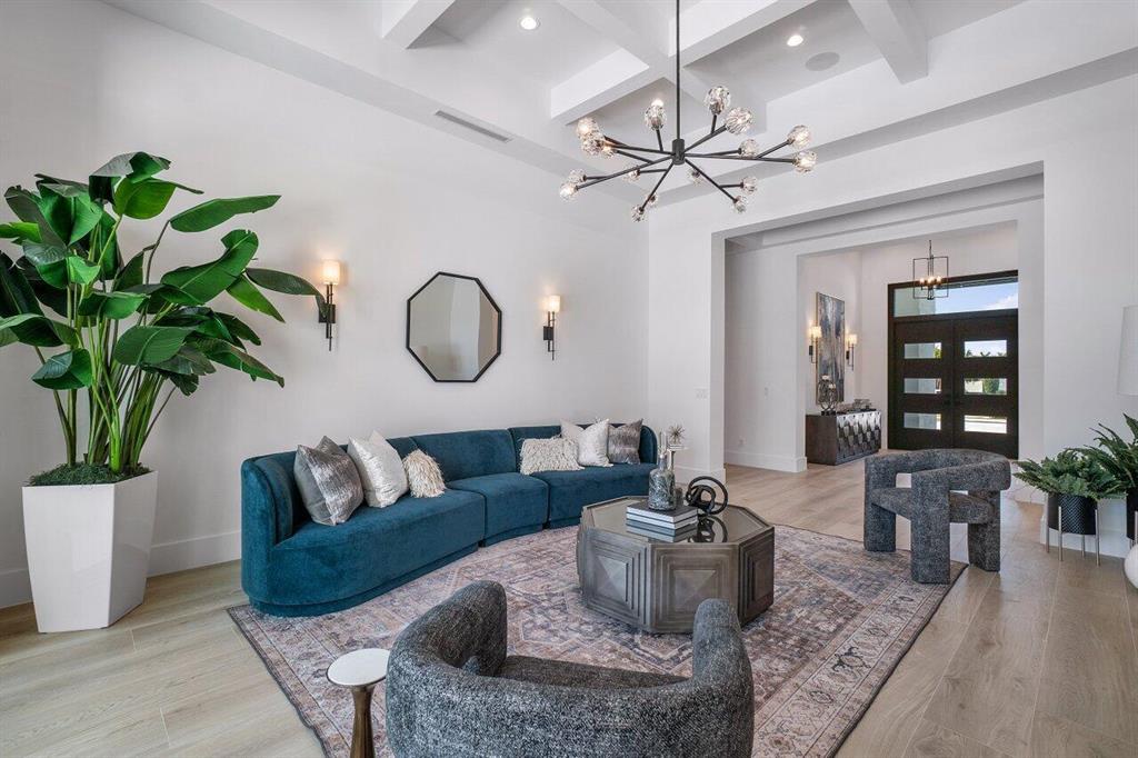 BANYAN LAKES - Residential