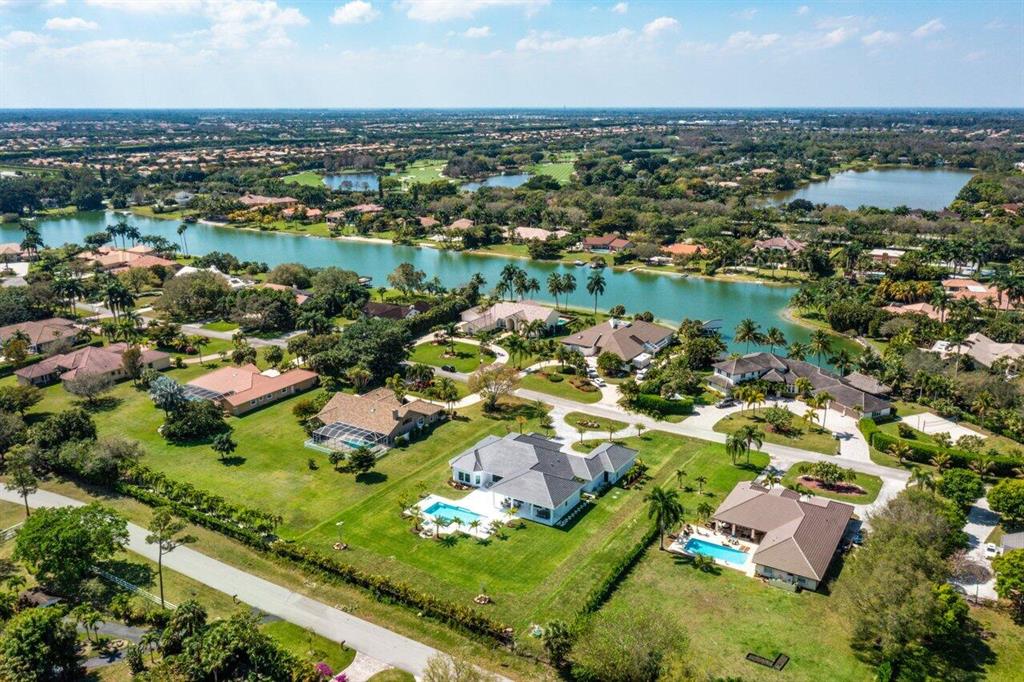 BANYAN LAKES - Residential