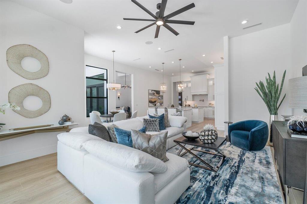 BANYAN LAKES - Residential