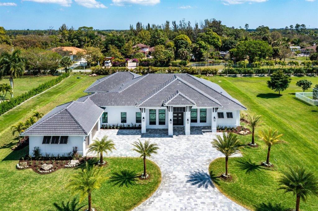 BANYAN LAKES - Residential