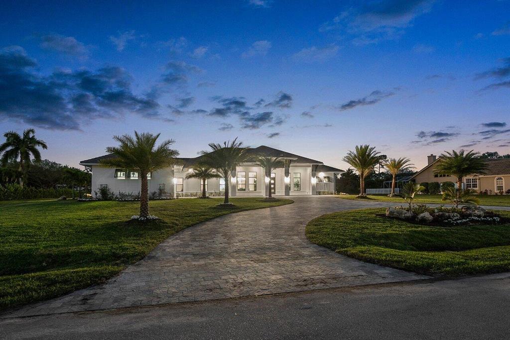 BANYAN LAKES - Residential