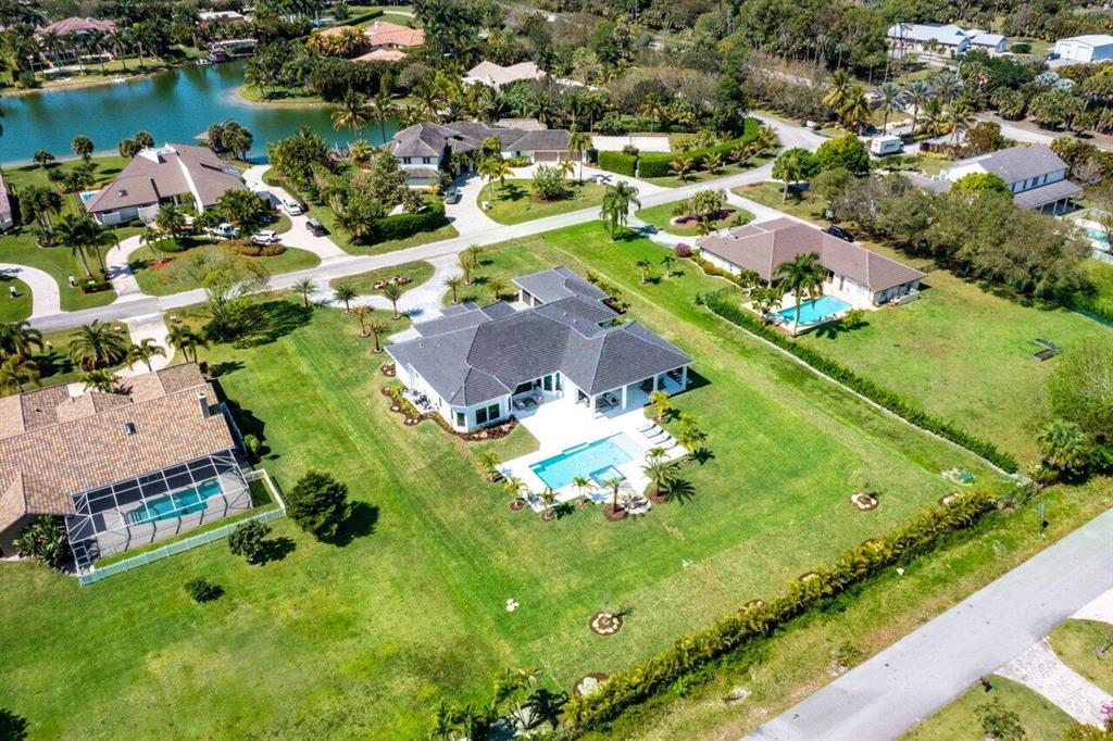 BANYAN LAKES - Residential