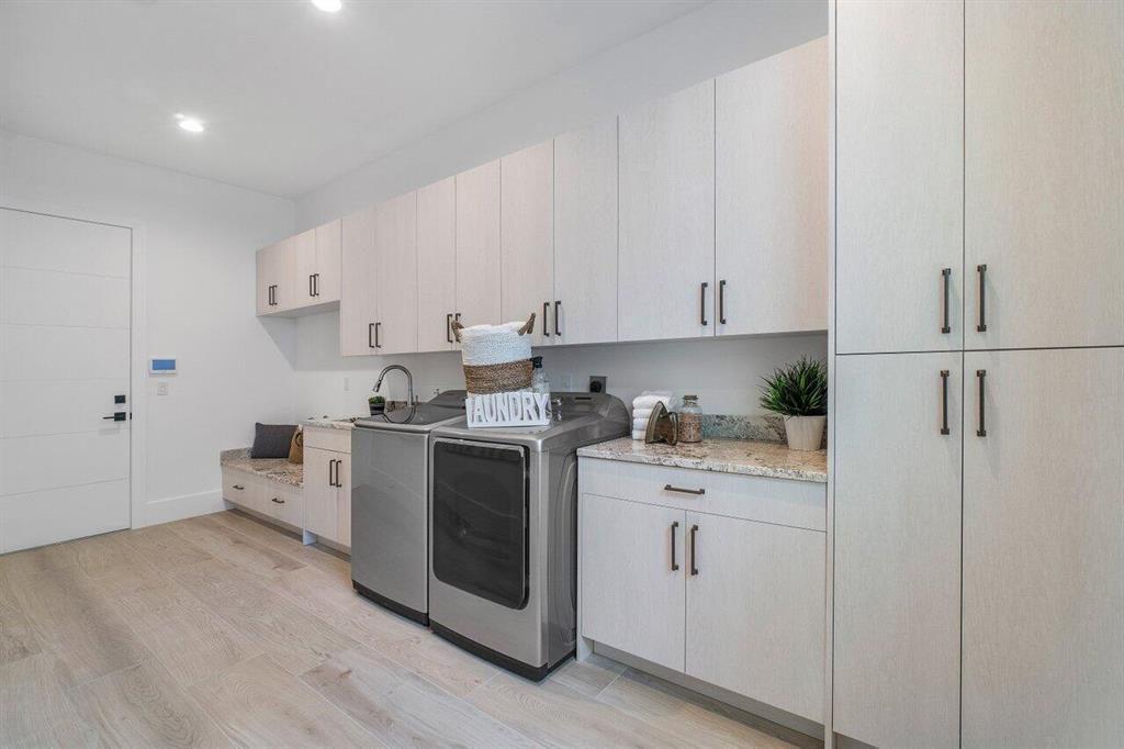 BANYAN LAKES - Residential