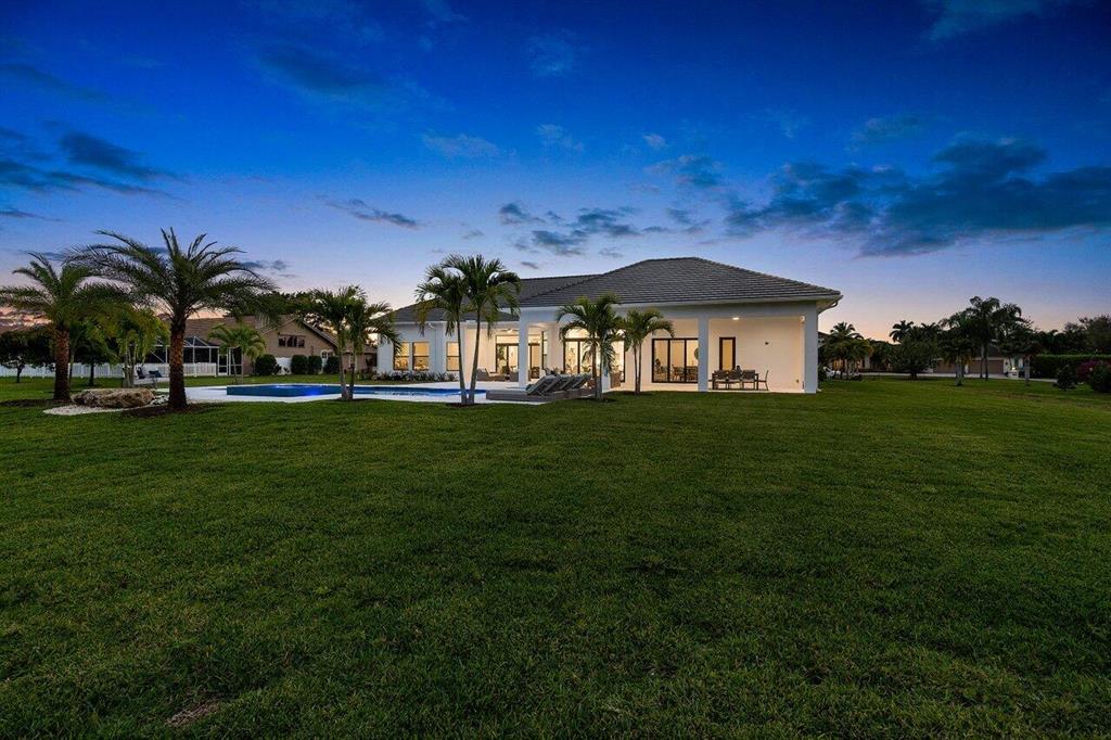 BANYAN LAKES - Residential