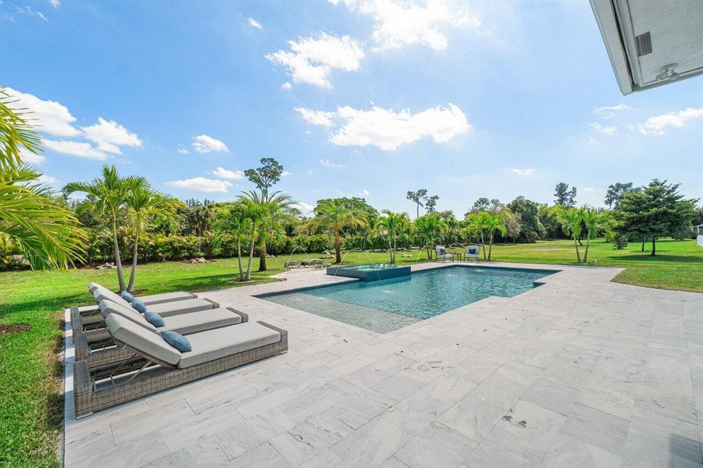 BANYAN LAKES - Residential