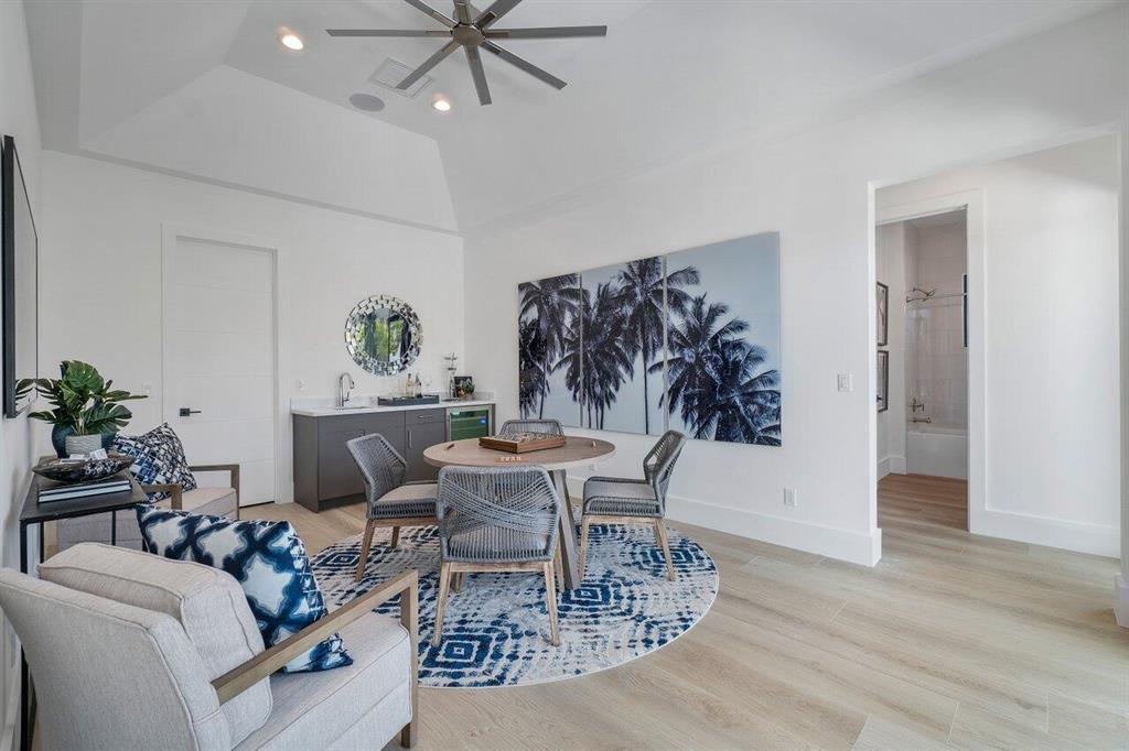 BANYAN LAKES - Residential