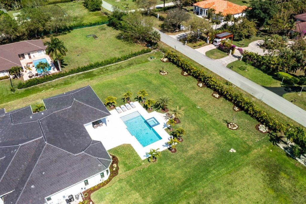 BANYAN LAKES - Residential