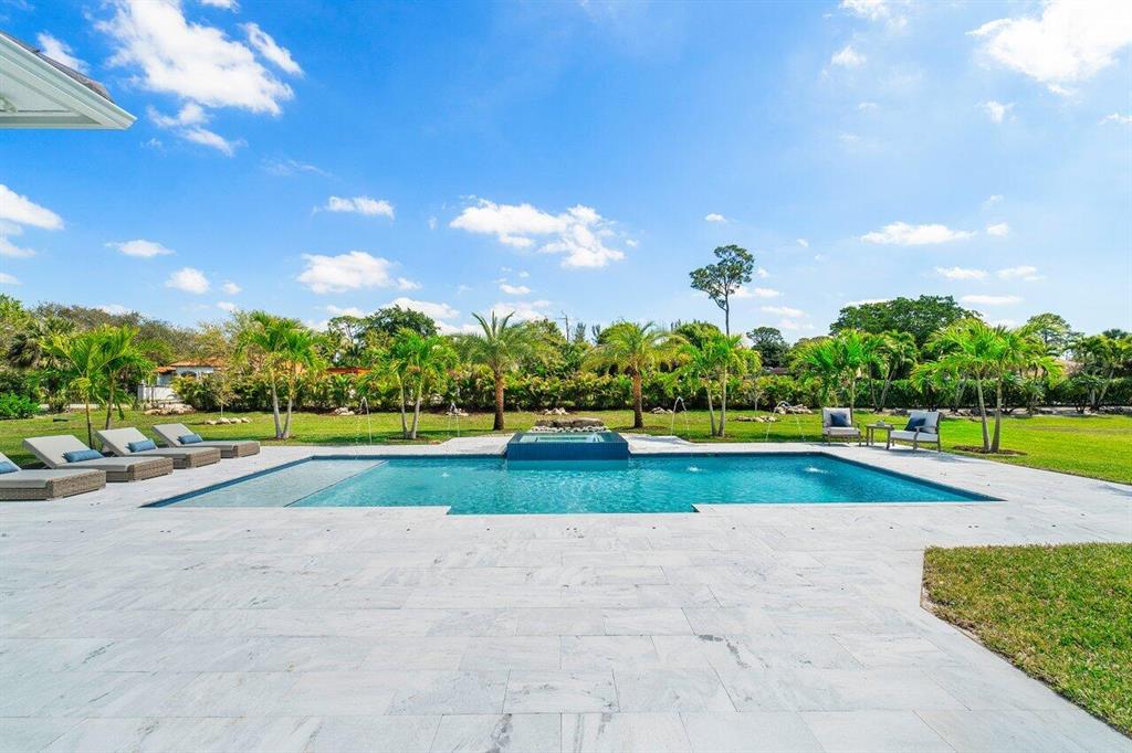 BANYAN LAKES - Residential