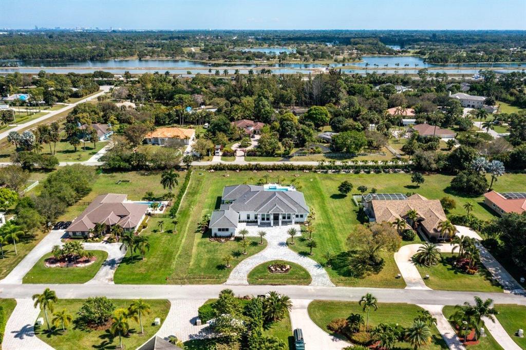 BANYAN LAKES - Residential