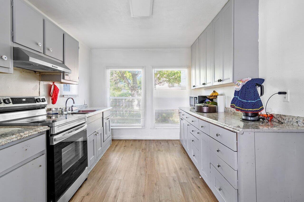 921 43rd Street