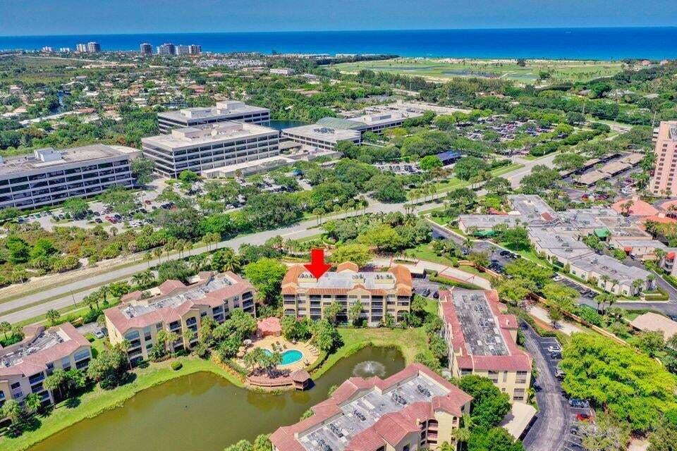 700 Uno Lago Drive 402, Juno Beach, FL, 33408/$299,900 2 700 Uno Lago Drive 402