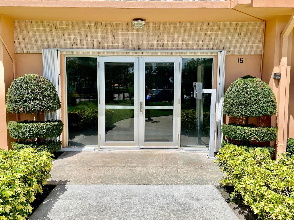 15 S Golfview Road 403