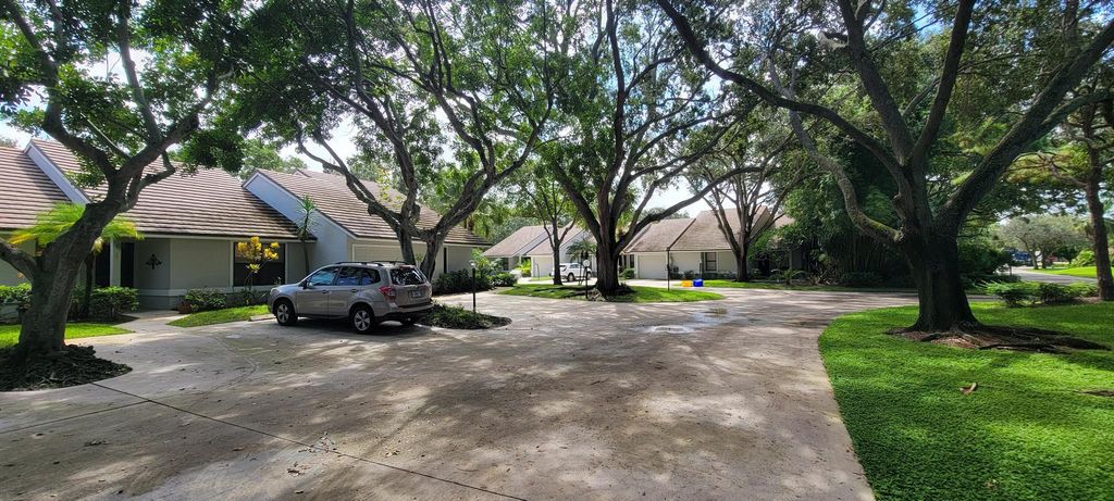 Photo of 701 Bannock Lane, Palm Beach Gardens, FL 33418 (MLS # R11111731)