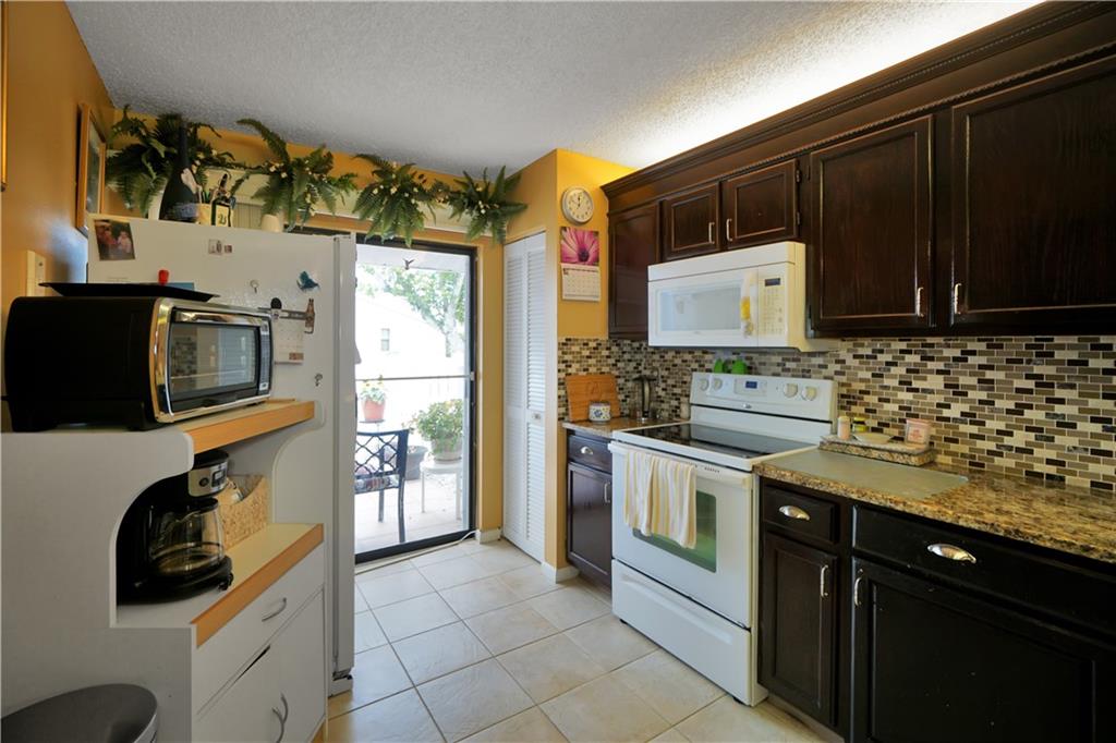 ARBOURS OF THE PALM BEACH - Residential