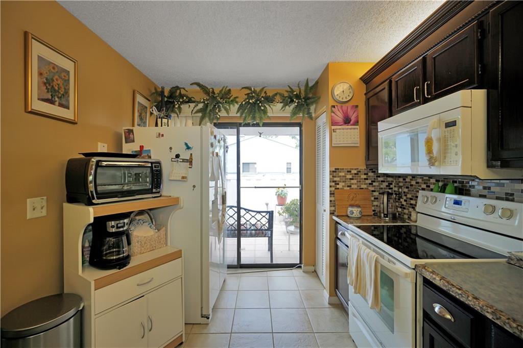ARBOURS OF THE PALM BEACH - Residential