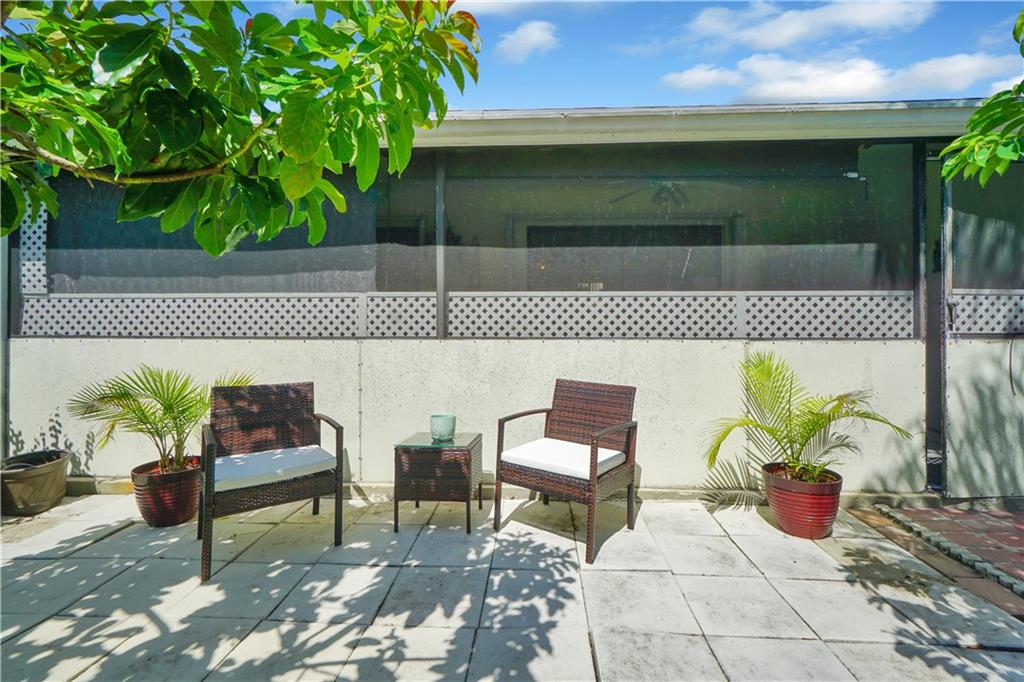 ARBOURS OF THE PALM BEACH - Residential