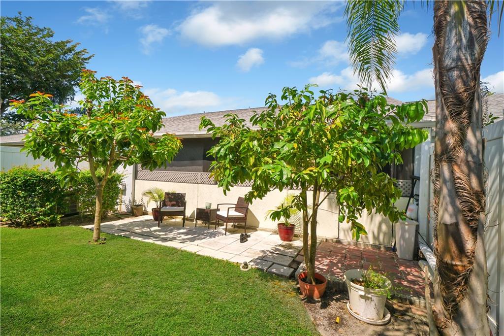 ARBOURS OF THE PALM BEACH - Residential
