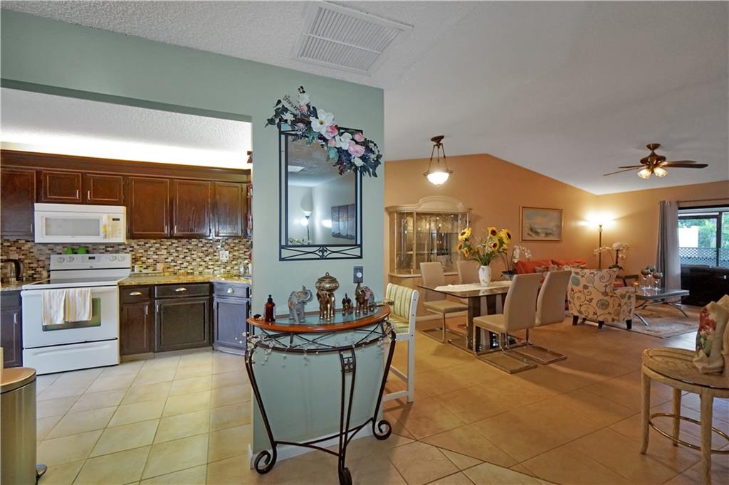 ARBOURS OF THE PALM BEACH - Residential