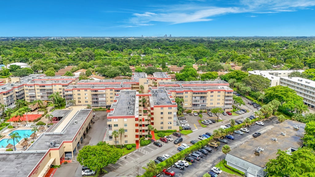 Photo of 410 NW 68th Avenue #301, Plantation, FL 33317 (MLS # B26059500)