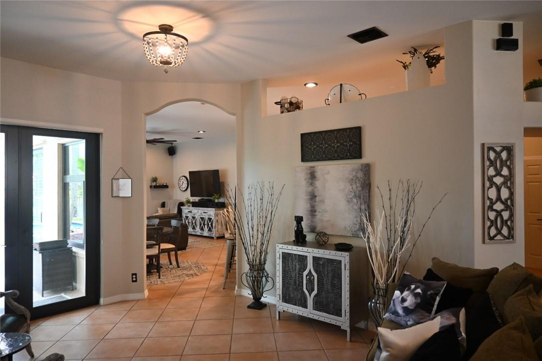 PEMBROKE SHORES - Residential