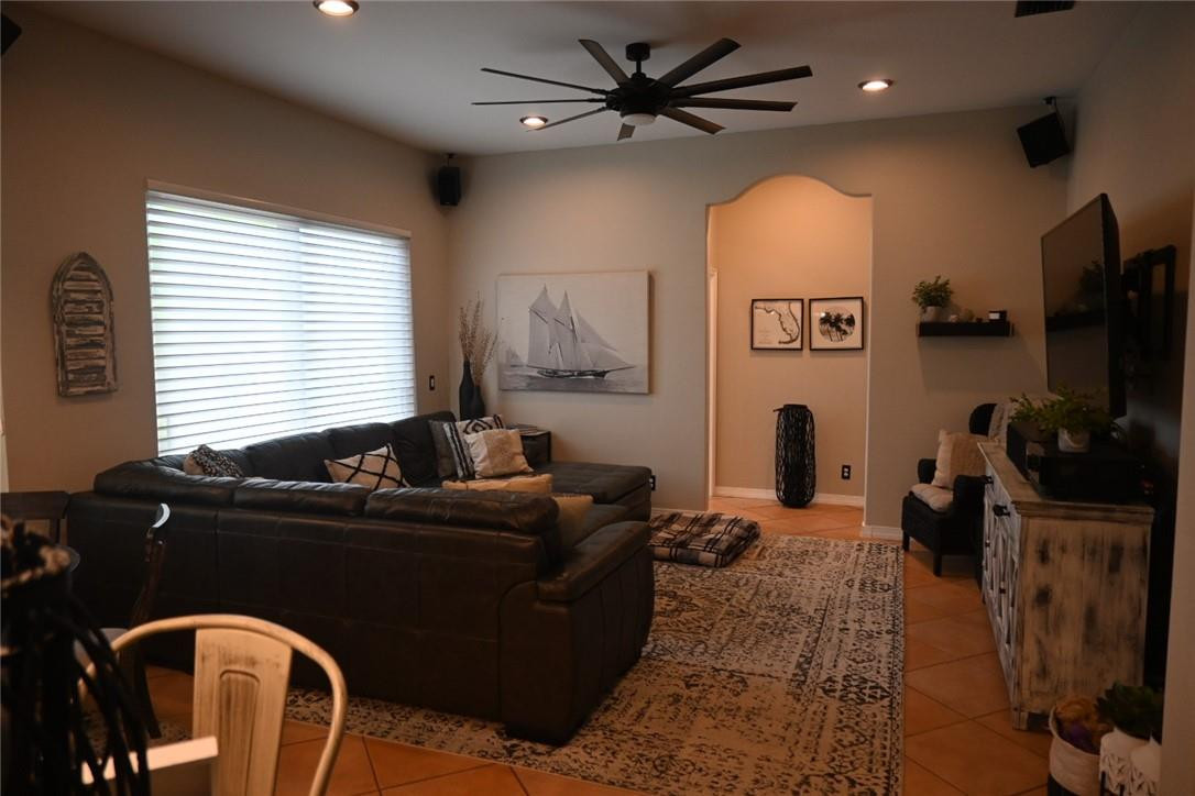 PEMBROKE SHORES - Residential