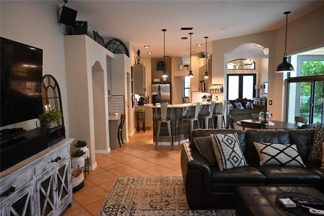 PEMBROKE SHORES - Residential