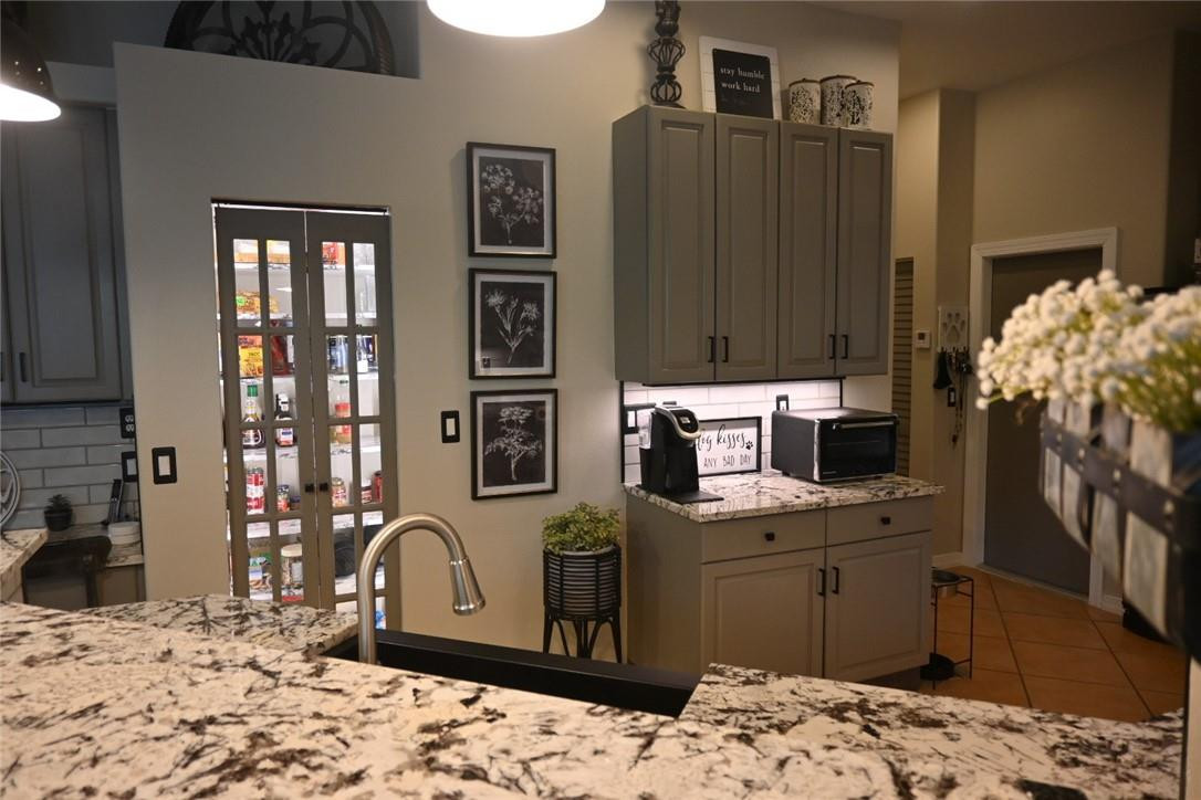 PEMBROKE SHORES - Residential