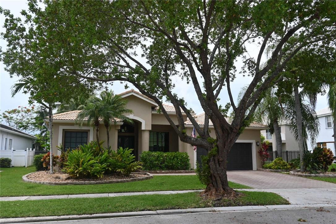 PEMBROKE SHORES - Residential