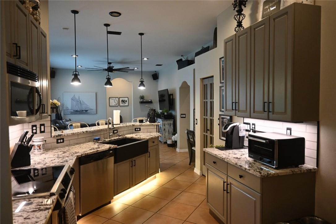 PEMBROKE SHORES - Residential