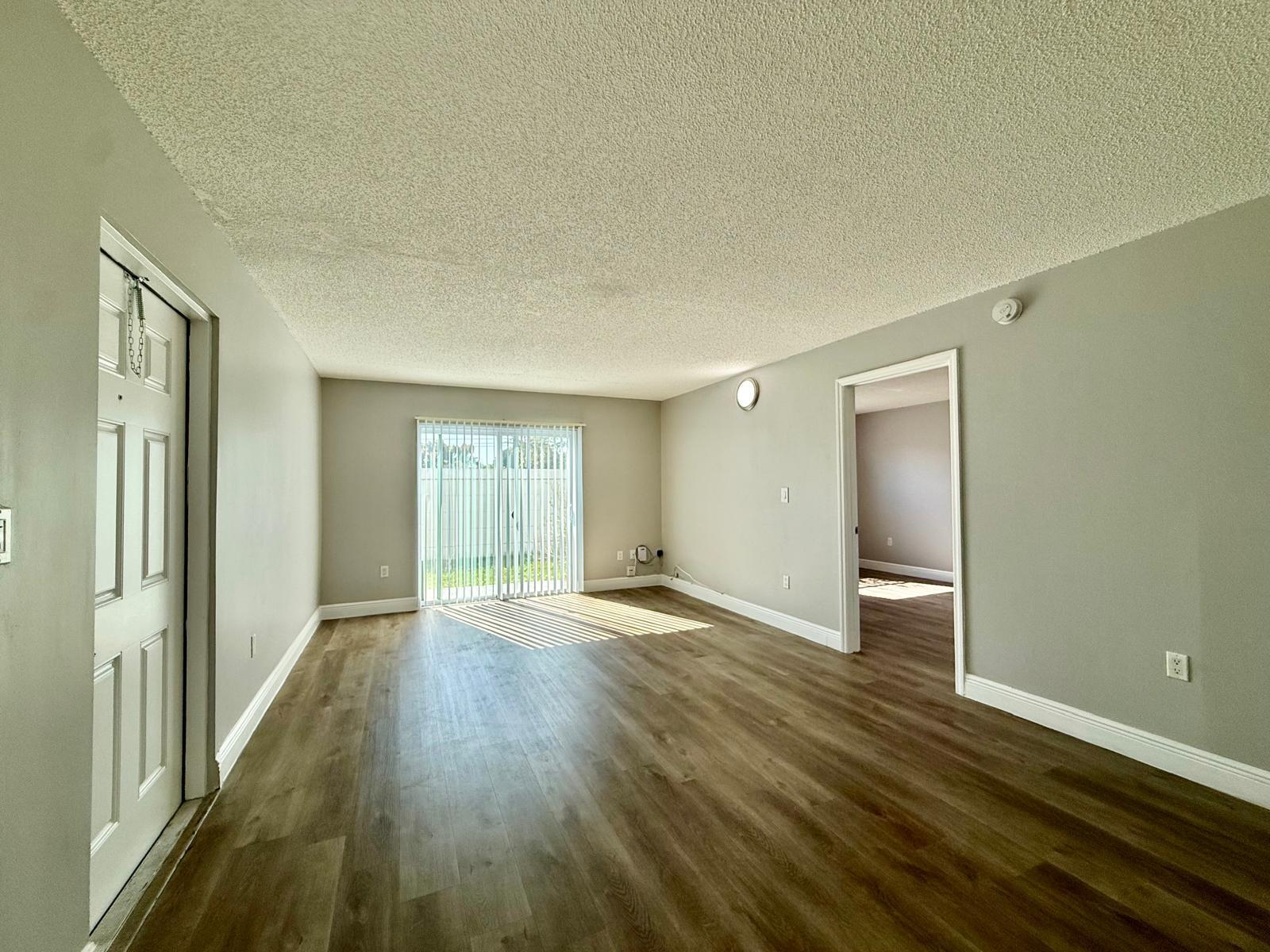 View photos, virtual tours, details... 708 SW 81st Avenue 5a