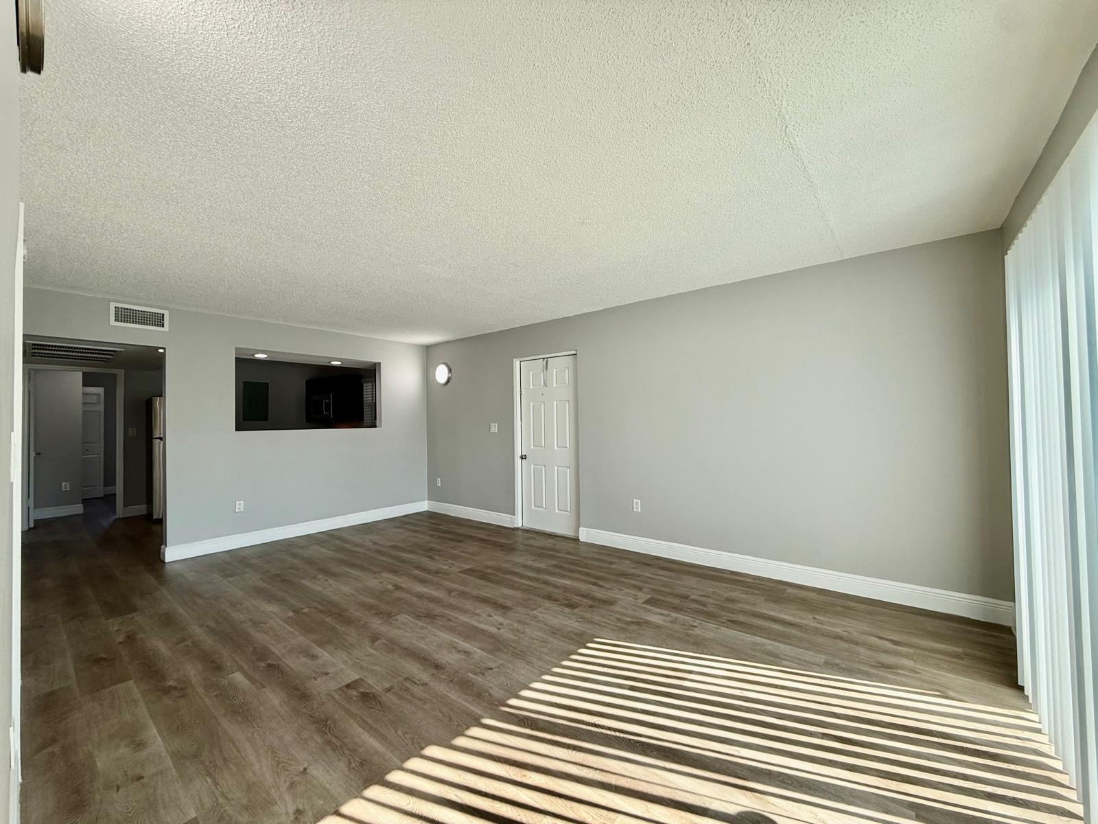 View photos, virtual tours, details... 708 SW 81st Avenue 5a