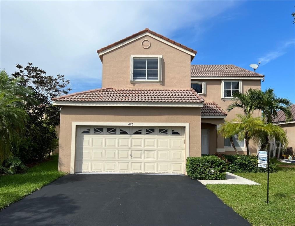 Photo of 686 Lone Pine Lane, Weston, FL 33327 (MLS # B26054916)